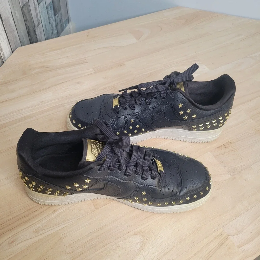 Nike Air Force 1 '07 Star Studded AR0639-001 Black Gold Women Size 10 Sneakers